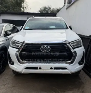 Toyota Hilux 2022 White