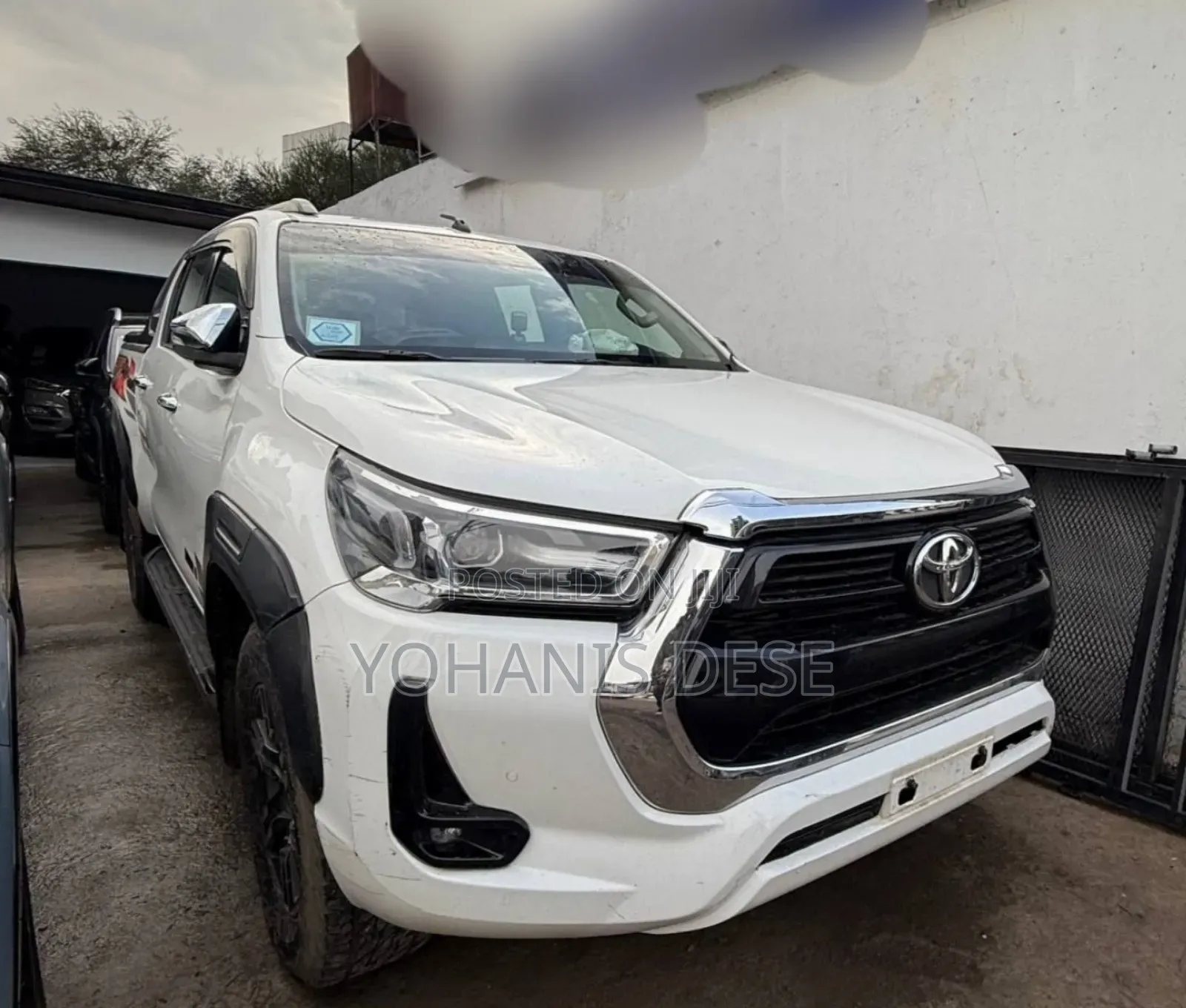 Toyota Hilux 2022 White