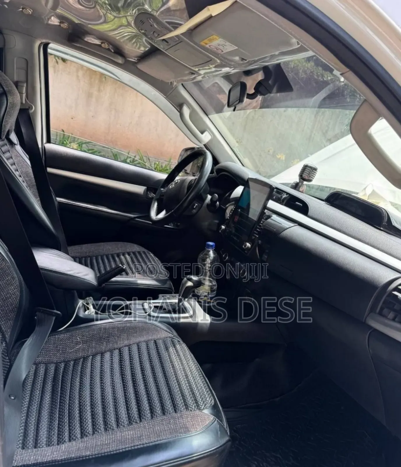 Toyota Hilux 2022 White