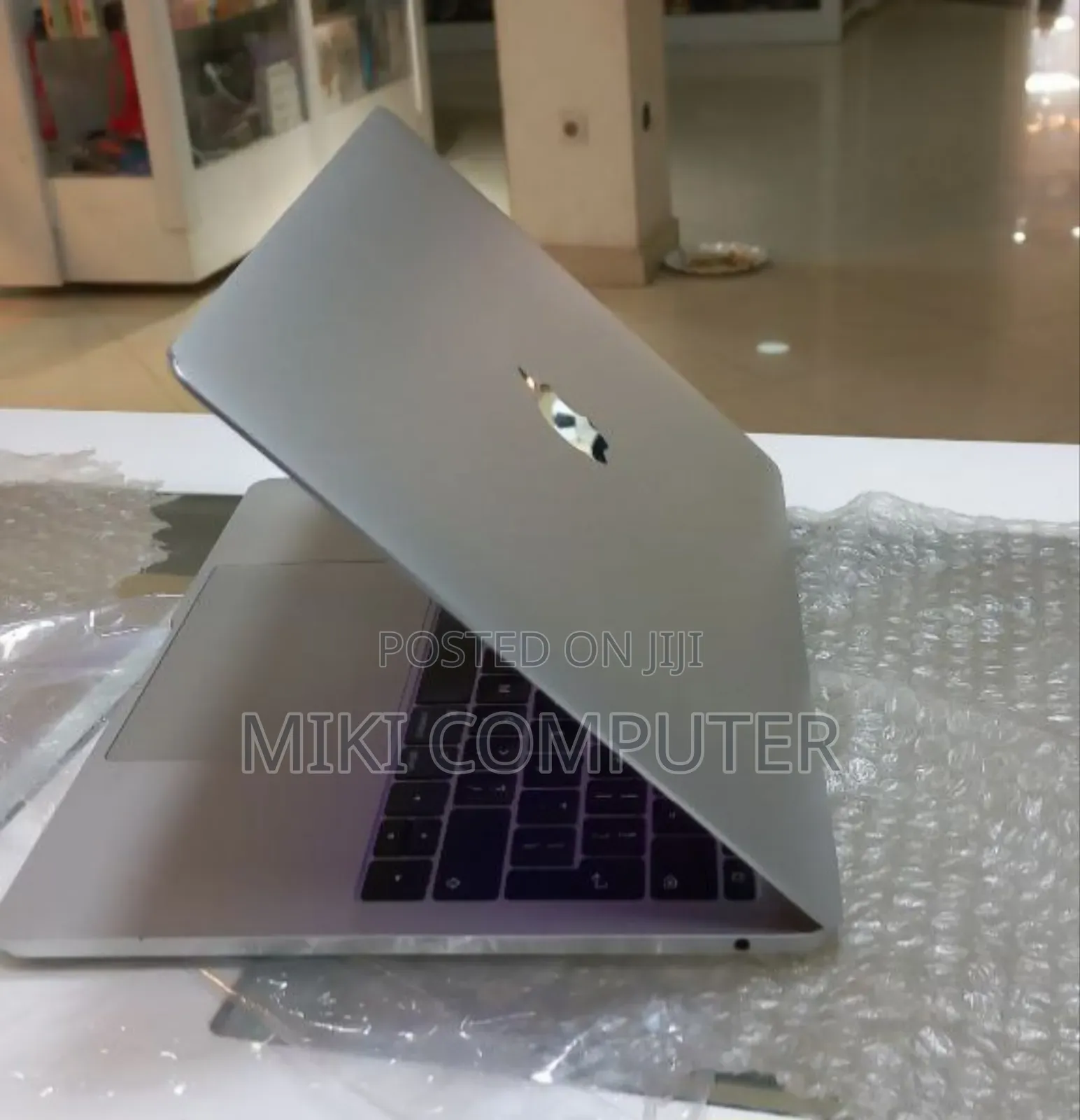 New Laptop Apple MacBook Pro 2017 8GB Intel Core I5 SSD 256GB