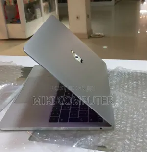 New Laptop Apple MacBook Pro 2017 8GB Intel Core I5 SSD 256GB