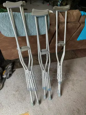 Photo - 2 Units Crutches博~Axillary Crutches٩٩length to Suit Your Own