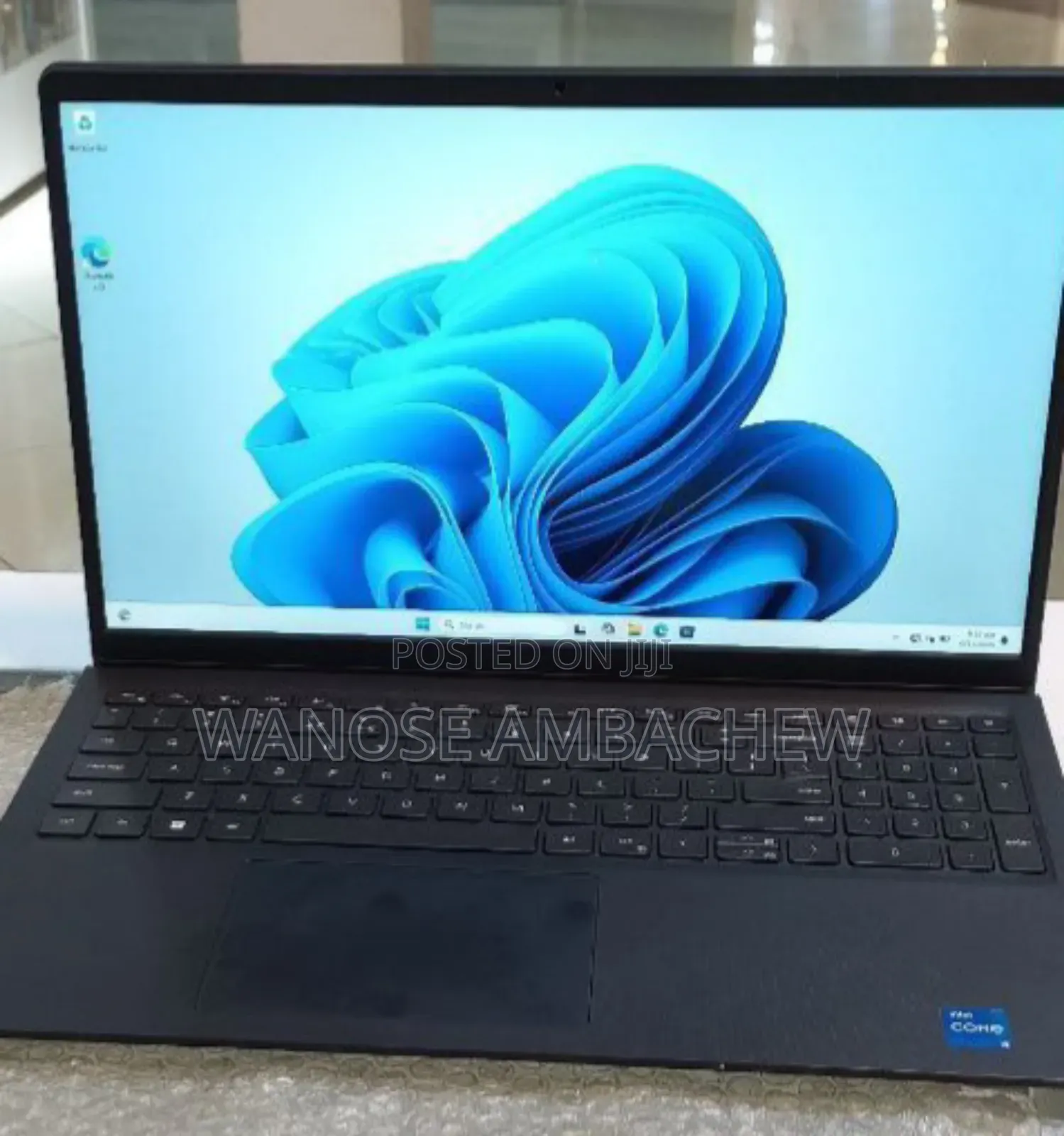 New Laptop Dell Vostro 3520 8GB Intel Core I5 SSD 1T