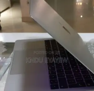 New Laptop Apple MacBook Pro 2017 8GB Intel Core I5 SSD 512GB