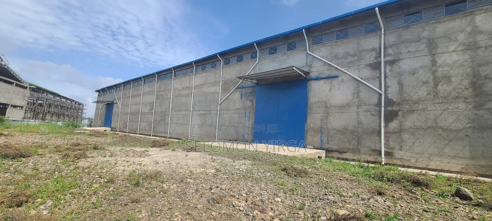 የሚሸጥ መጋዘን አለ