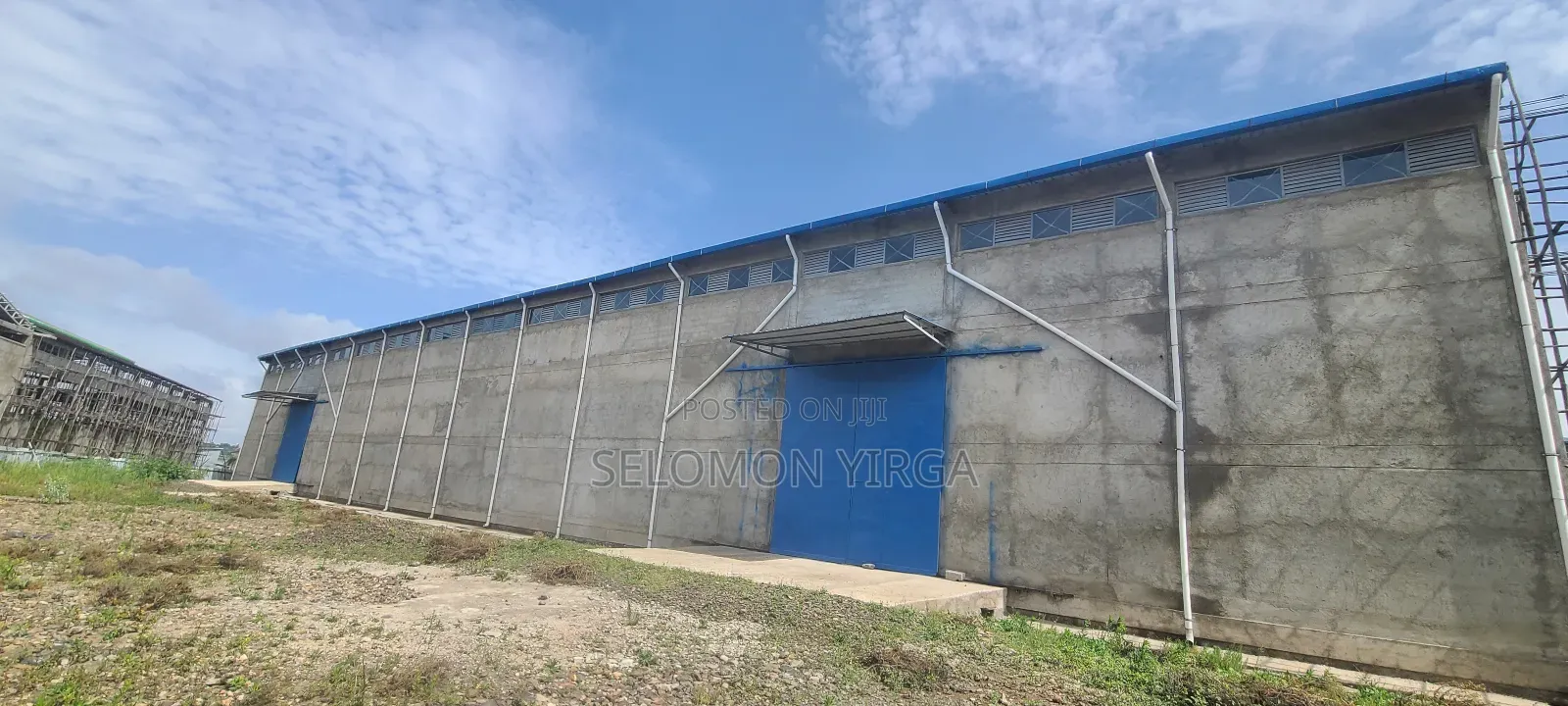 የሚሸጥ መጋዘን አለ