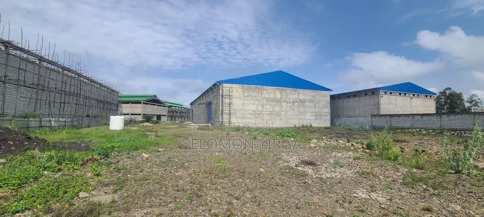 የሚሸጥ መጋዘን አለ