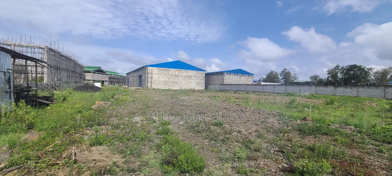 የሚሸጥ መጋዘን አለ