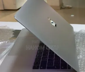 New Laptop Apple MacBook Pro 2017 8GB Intel Core I5 SSD 256GB