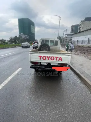 Toyota Land Cruiser 2008 White