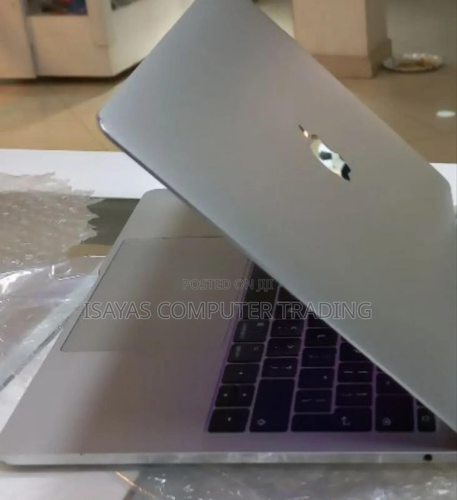 New Laptop Apple MacBook Pro 2017 8GB Intel Core I5 SSD 256GB