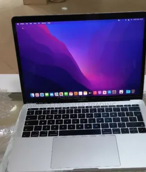 New Laptop Apple MacBook Pro 2017 8GB Intel Core I5 SSD 256GB