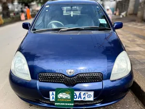 Photo - Toyota Vitz 2000 Blue