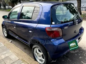 Toyota Vitz 2000 Blue