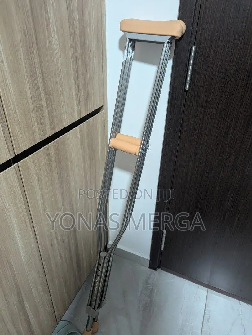 Under Arm Crutches፮جincludes 2 Lightweight Crutches٣客-Light