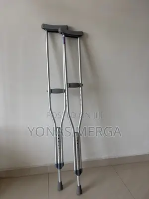 Photo - Adult Walking Crutches\\Features Thick Cushioned Crutches