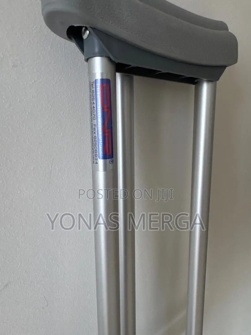Adult Walking Crutches\\Features Thick Cushioned Crutches