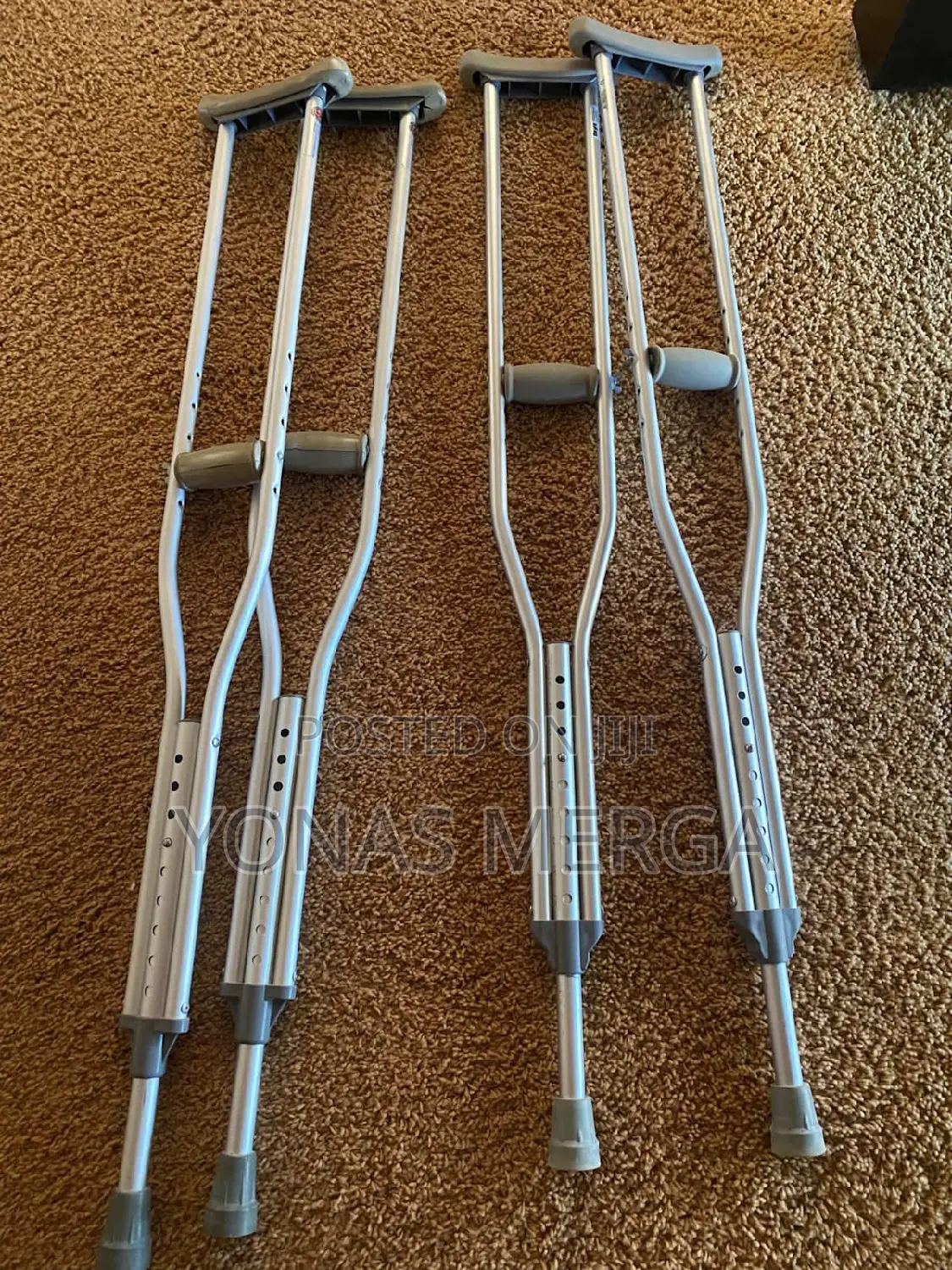 Mobility Aids.These Crutche宙ىbalance While Walking.Crutches