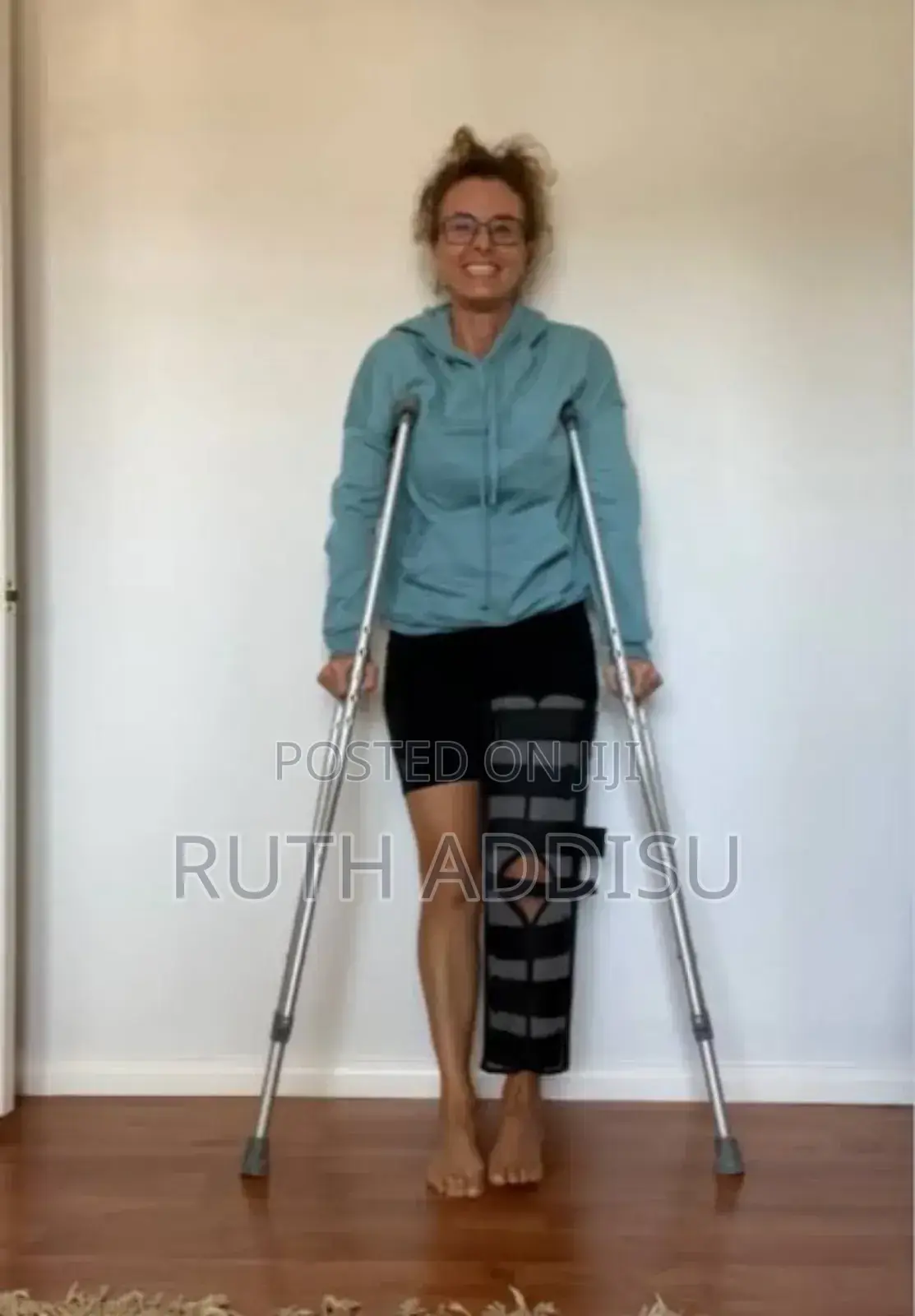 Crutches跟上axillary Crutches吃過crutches𤦉你axillary Crutches