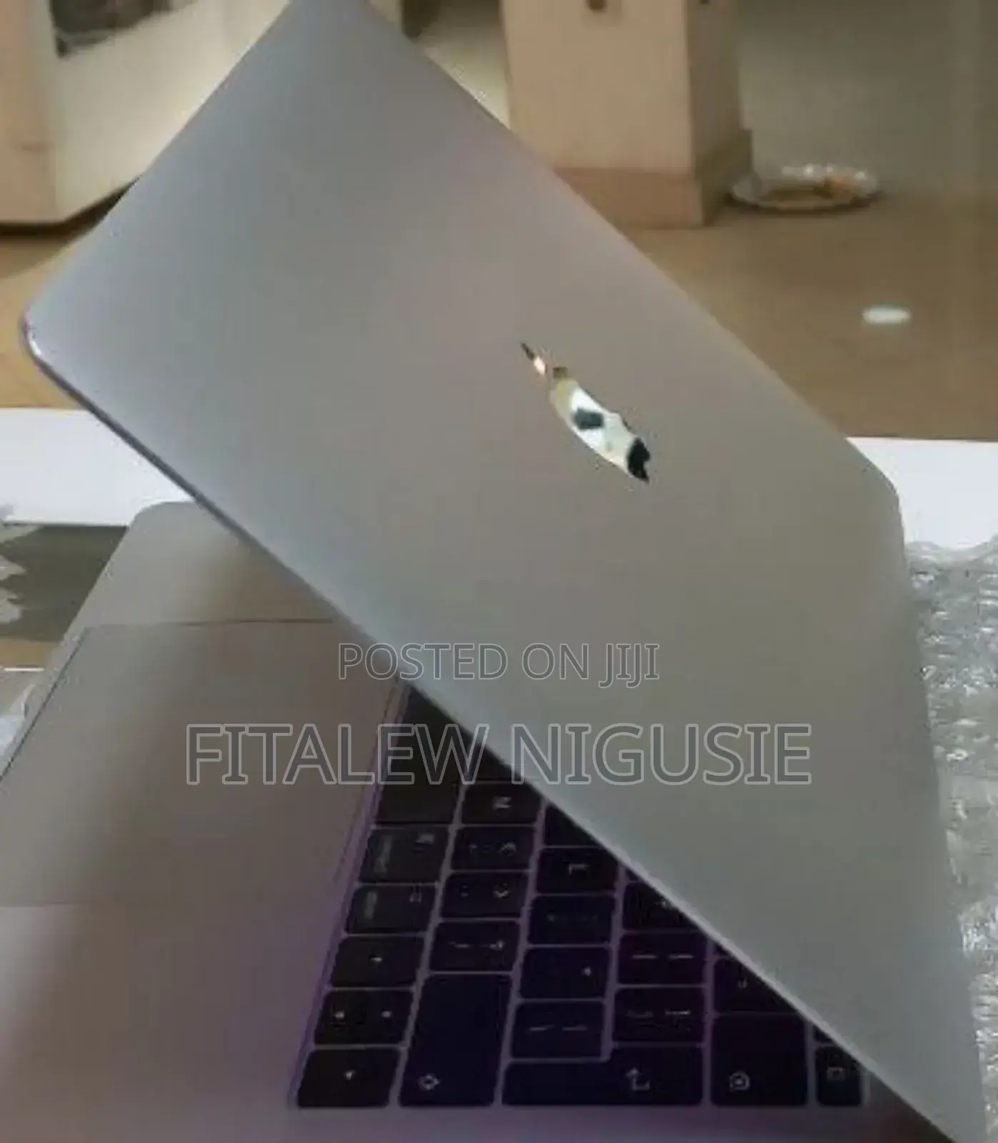 New Laptop Apple MacBook Pro 2017 8GB Intel Core I5 SSD 256GB