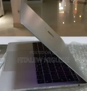 New Laptop Apple MacBook Pro 2017 8GB Intel Core I5 SSD 256GB