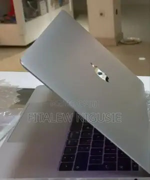 New Laptop Apple MacBook Pro 2017 8GB Intel Core I5 SSD 256GB