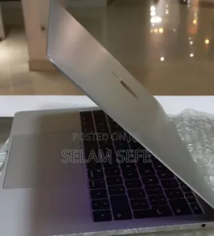 New Laptop Apple MacBook Pro 2017 8GB Intel Core I5 SSD 256GB