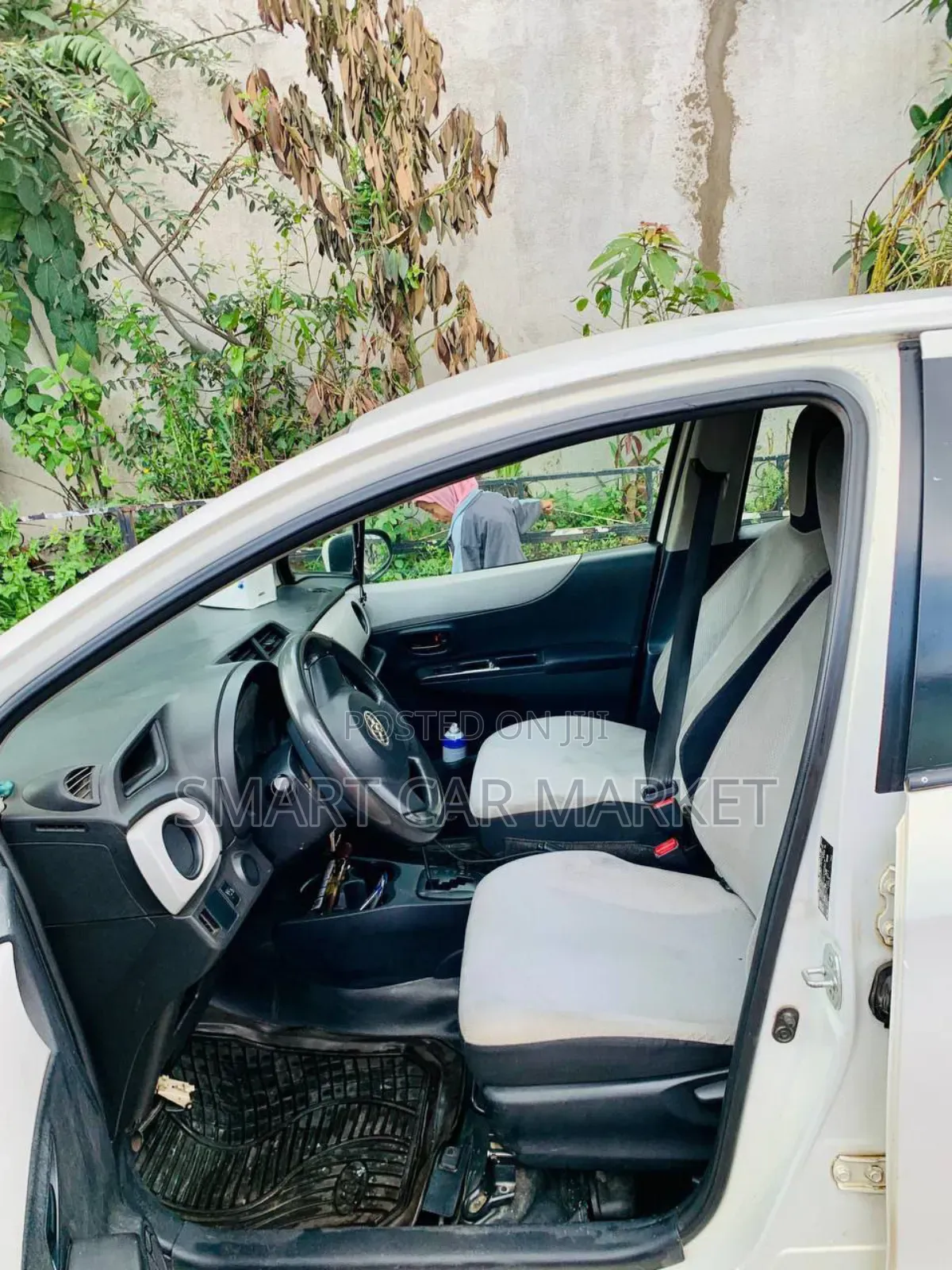 Toyota Yaris 2011 White