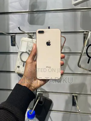 Photo - Apple iPhone 8 Plus 64 GB Gold
