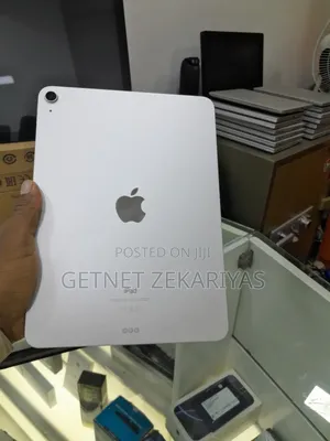 New Apple iPad Air 64 GB Silver