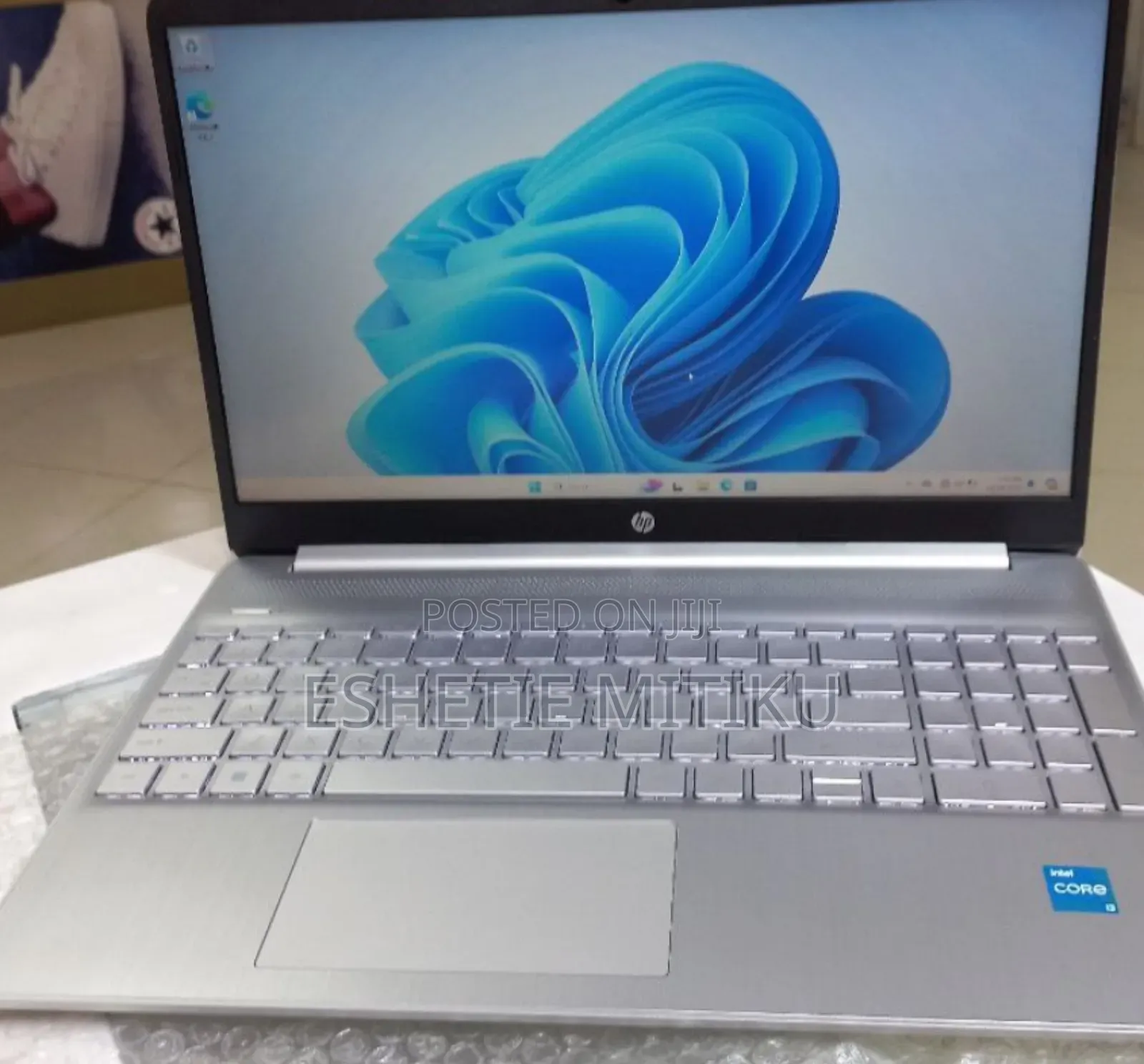 New Laptop HP 8GB Intel Core I3 SSD 1T