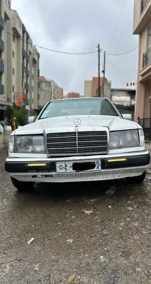 Photo - Mercedes-Benz E230 1986 White