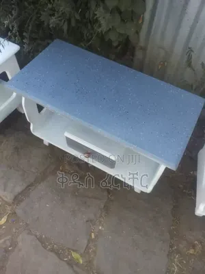 የሳሎን ለሶፋ የሚሆኑ ቴብሎች በተለያየ ከለር