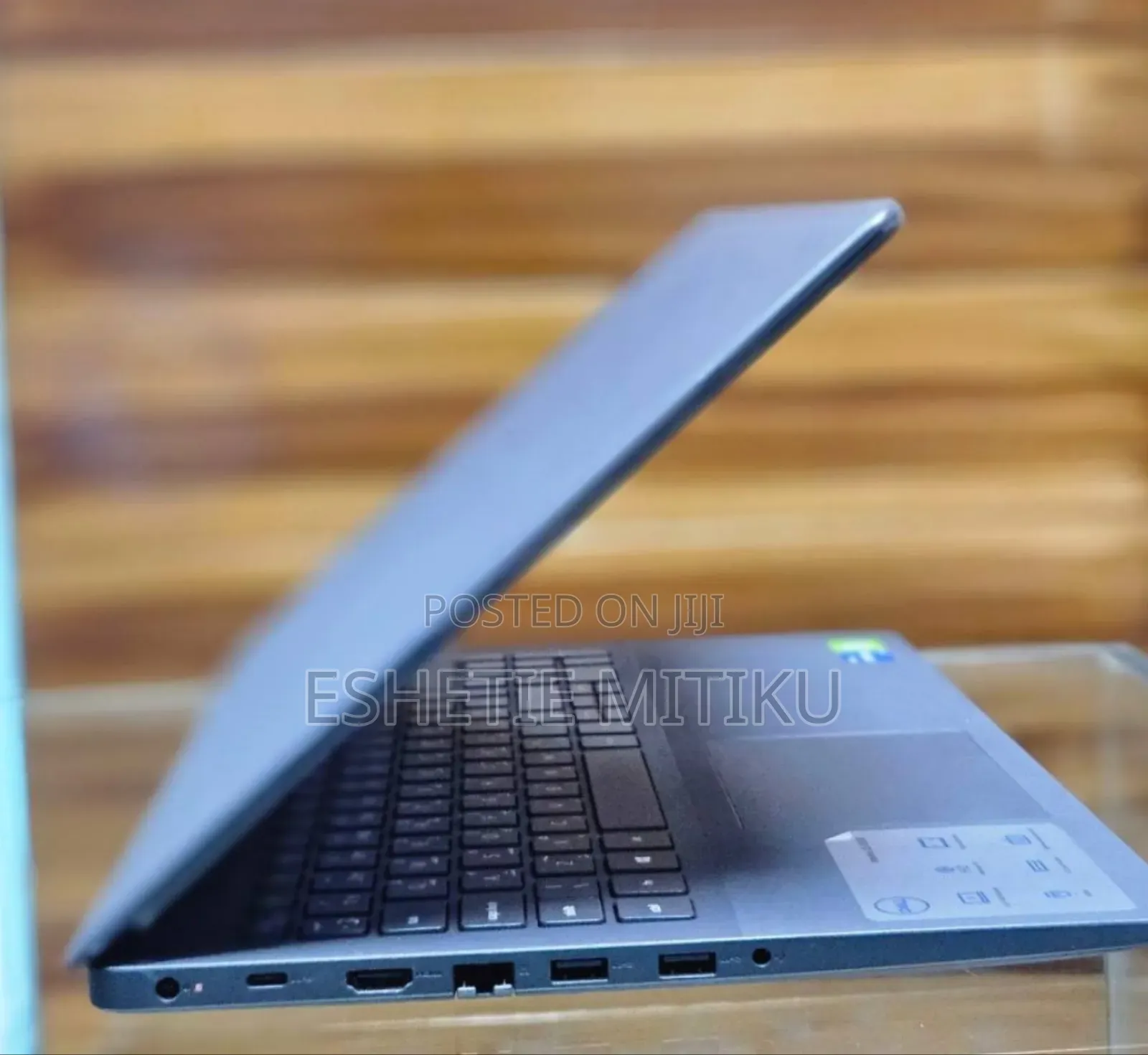 New Laptop Dell Vostro 15 3000 8GB Intel Core I5 SSD 512GB