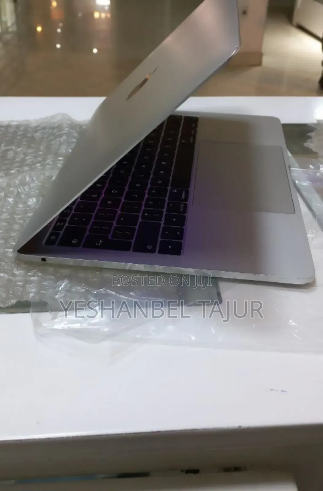 New Laptop Apple MacBook Pro 2017 8GB Intel Core I5 SSD 256GB
