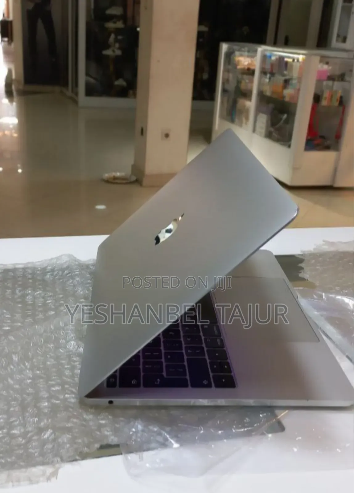 New Laptop Apple MacBook Pro 2017 8GB Intel Core I5 SSD 256GB