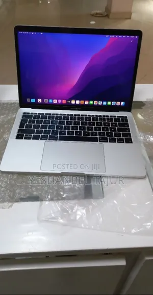 New Laptop Apple MacBook Pro 2017 8GB Intel Core I5 SSD 256GB