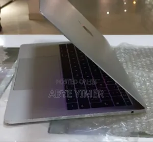 Photo - New Laptop Apple MacBook Pro 2017 8GB Intel Core I5 SSD 256GB