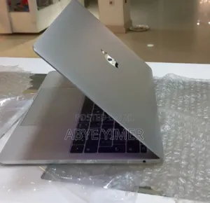 New Laptop Apple MacBook Pro 2017 8GB Intel Core I5 SSD 256GB