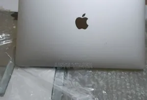 New Laptop Apple MacBook Pro 2017 8GB Intel Core I5 SSD 256GB