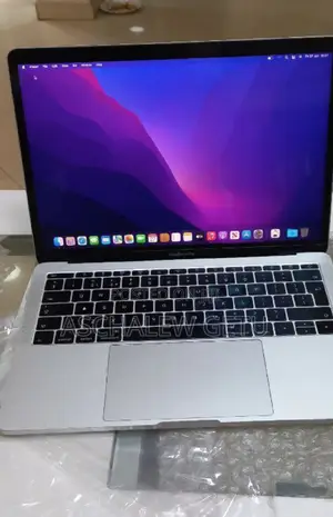 New Laptop Apple MacBook Pro 2017 8GB Intel Core I5 SSD 256GB