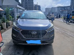 Photo - Hyundai Tucson 2017 Gray