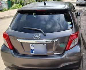 Toyota Yaris 2012 Gray