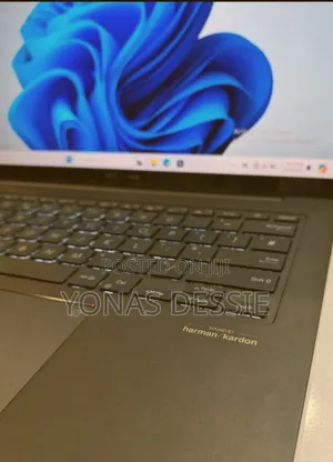 New Laptop Asus ZenBook UX510UW 16GB Intel Core I7 SSD 512GB