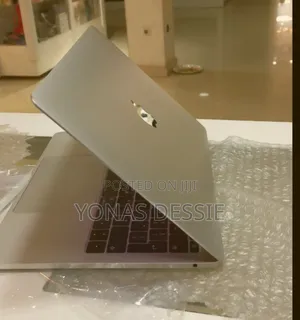 Photo - New Laptop Apple MacBook Pro 2017 8GB Intel Core I5 SSD 256GB