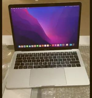 New Laptop Apple MacBook Pro 2017 8GB Intel Core I5 SSD 256GB