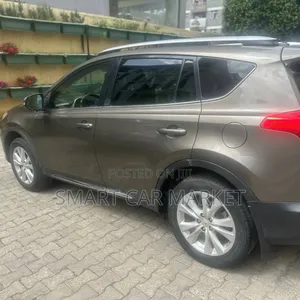 Photo - Toyota RAV4 2015 Brown