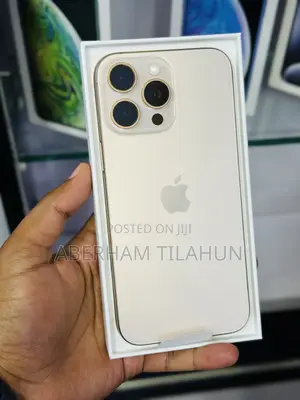 Photo - Apple iPhone 16 Pro Max 256 GB Gold