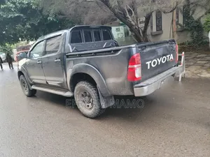 Toyota Hilux 2010 Black