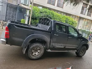 Toyota Hilux 2010 Black